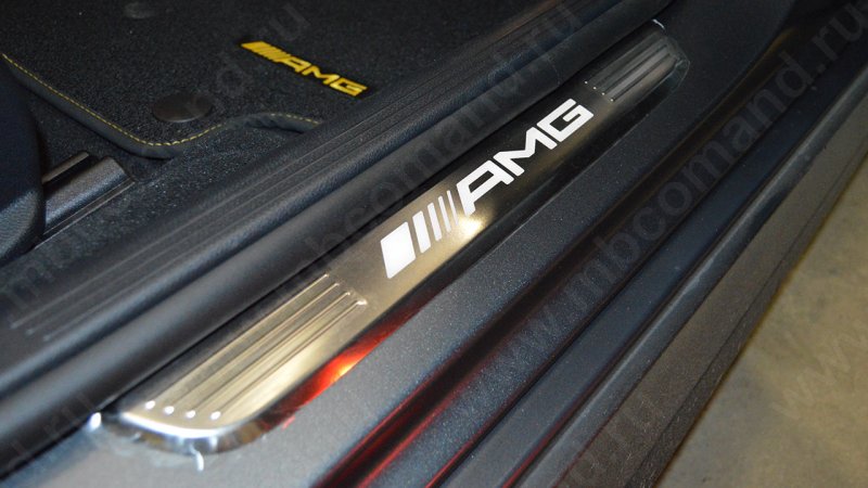 Внутренние пороги с подсветкой Мерседес AMG
