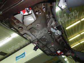 Разборка задней двери GLA X156 для доступа к ручке багажника
