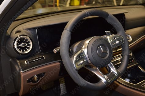 Установка AMG руля с алькантарой в Мерседес